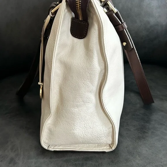 Brahmin Green and White Tote with Elegant Design - Picture 4 of 12